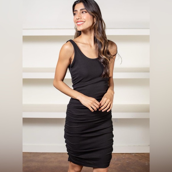 Chaser Dresses & Skirts - sold on whatnot CHASER SHIRRED RIB BODYCON DRESS- TRUE
BLACK